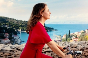 喜剧电影《在那遥远的小岛》解说文案-片源下载-电影解说文案网