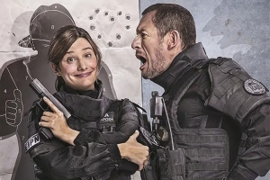 喜剧电影《疯狂特警队》解说文案-片源下载-电影解说文案网